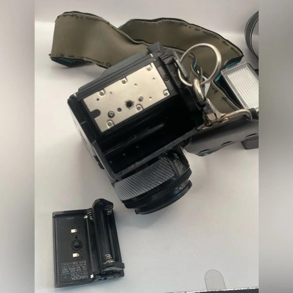 Minolta Maxxum 7000 AF 35mm SLR Camera Bundle